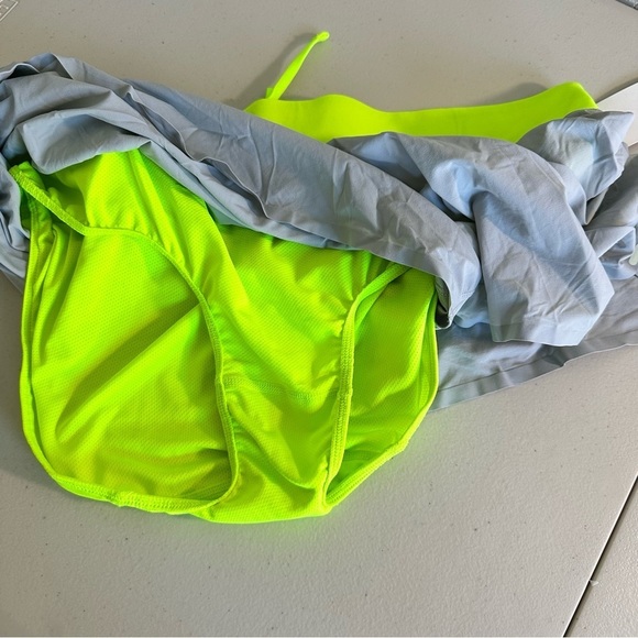 New Balance gray dry fit running shorts with panty Size XL Pocket In back - Picture 7 of 7